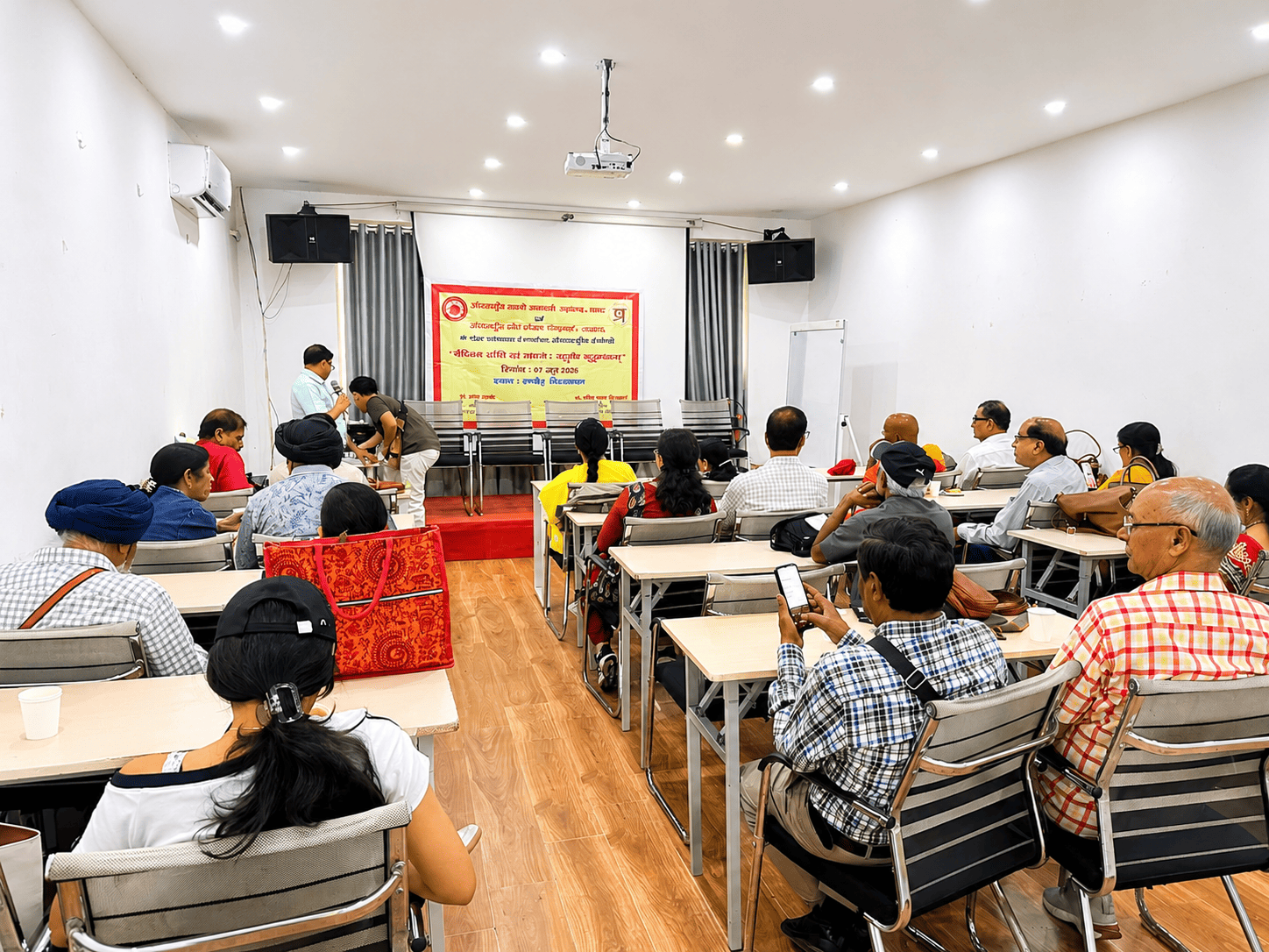 Khách Ấn Độ Thuê Phòng Họp Tại NovaUp – Không Gian Chuyên Nghiệp Giữa Trung Tâm Hà Nội